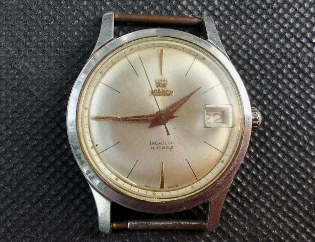 Vintage Roamer Manual Wind Date 17 Jewels Swiss Made Wrist Wrist Watch 35 mm.