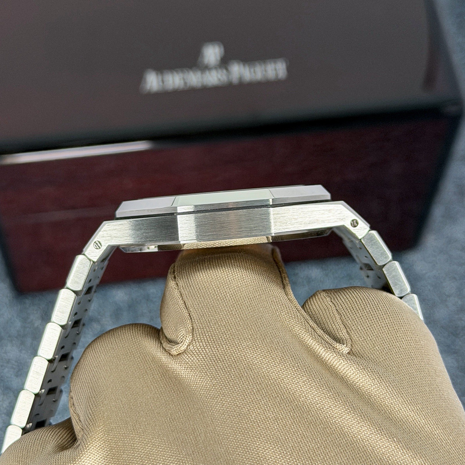 Audemars Piguet Royal Oak Men’s Black Watch – 15400ST Full Set All Links