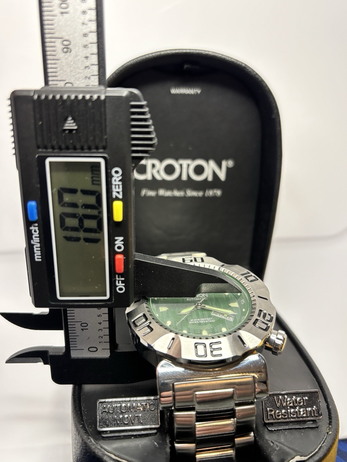 NOS Croton Vortex Automatic 21 Jewels Green Wave Dial 200M Divers Men’s Watch