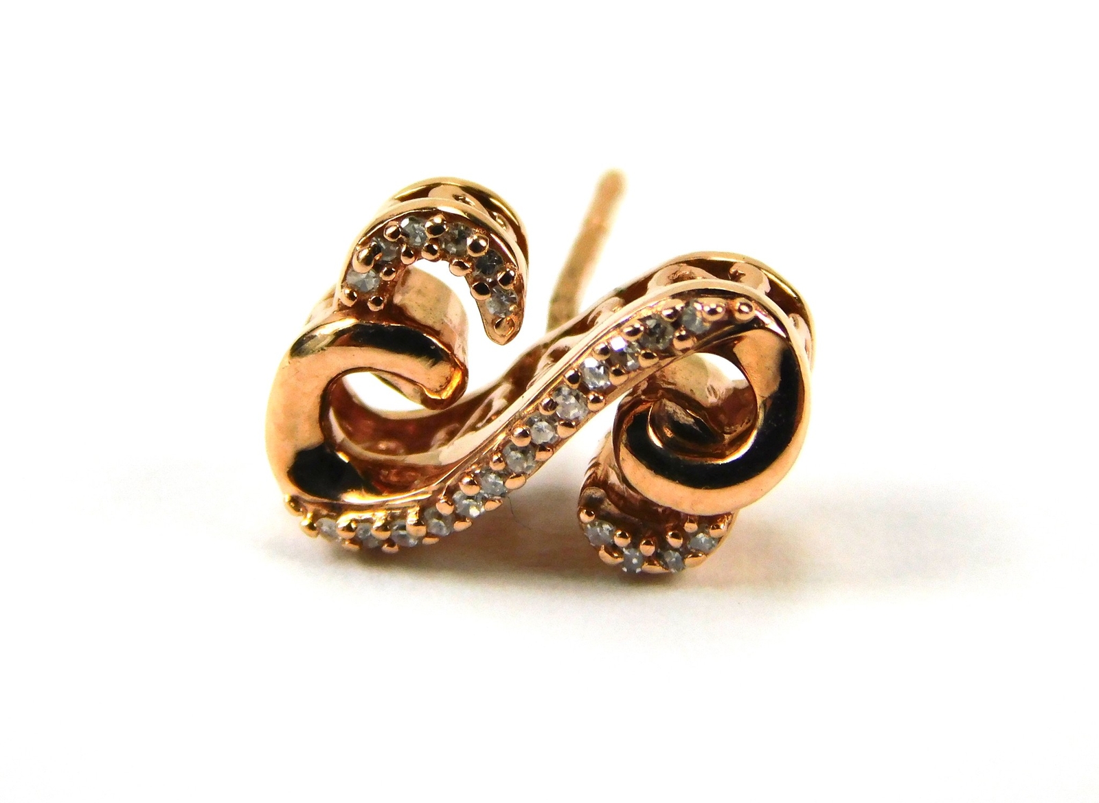 Beautiful 10K Rose Gold Diamond Designer’s Marked Stud Earrings Jewelry