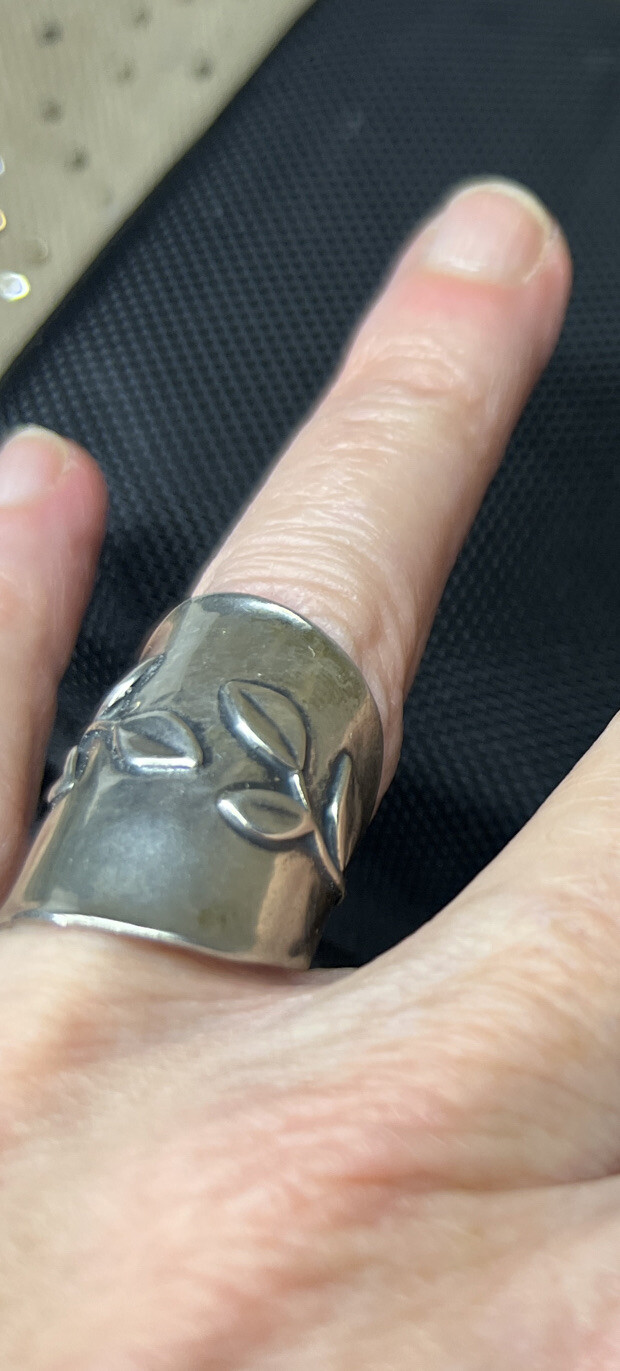Paz creations sterling silver ring marked 925 Pz Sz 7 leaf design Made In Israel