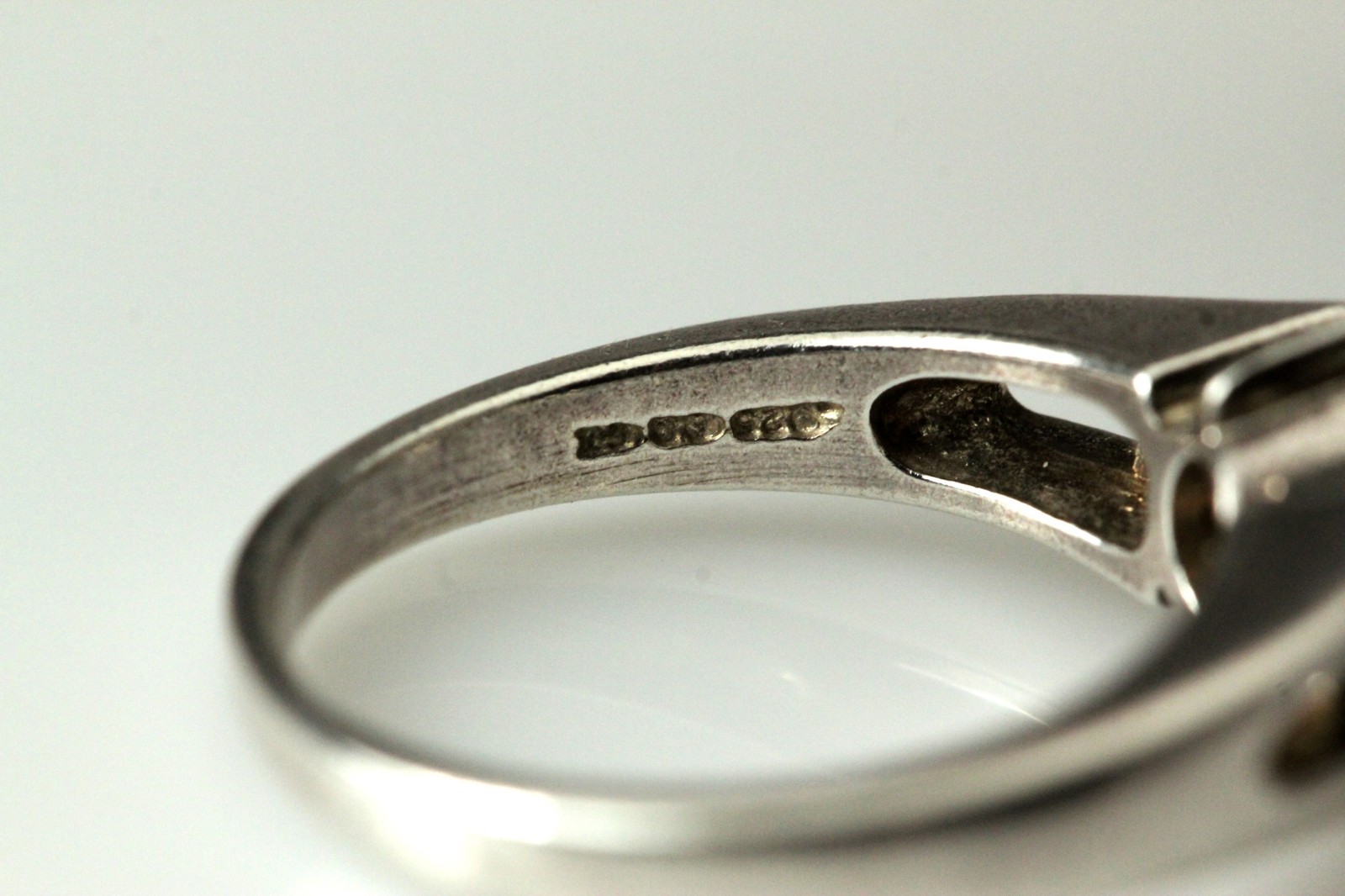 925 Sterling Silver Size 6 Round 9 mm Solitaire Ring 4.7 Grams (RIN6721)