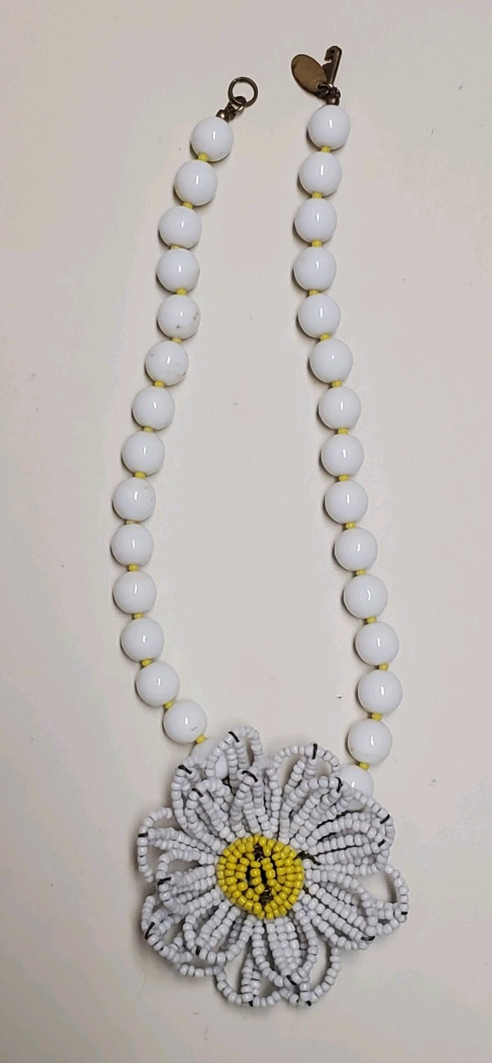1970’s Miriam Haskell White Daisy Seed Bead Necklace With Side Clasp/tag