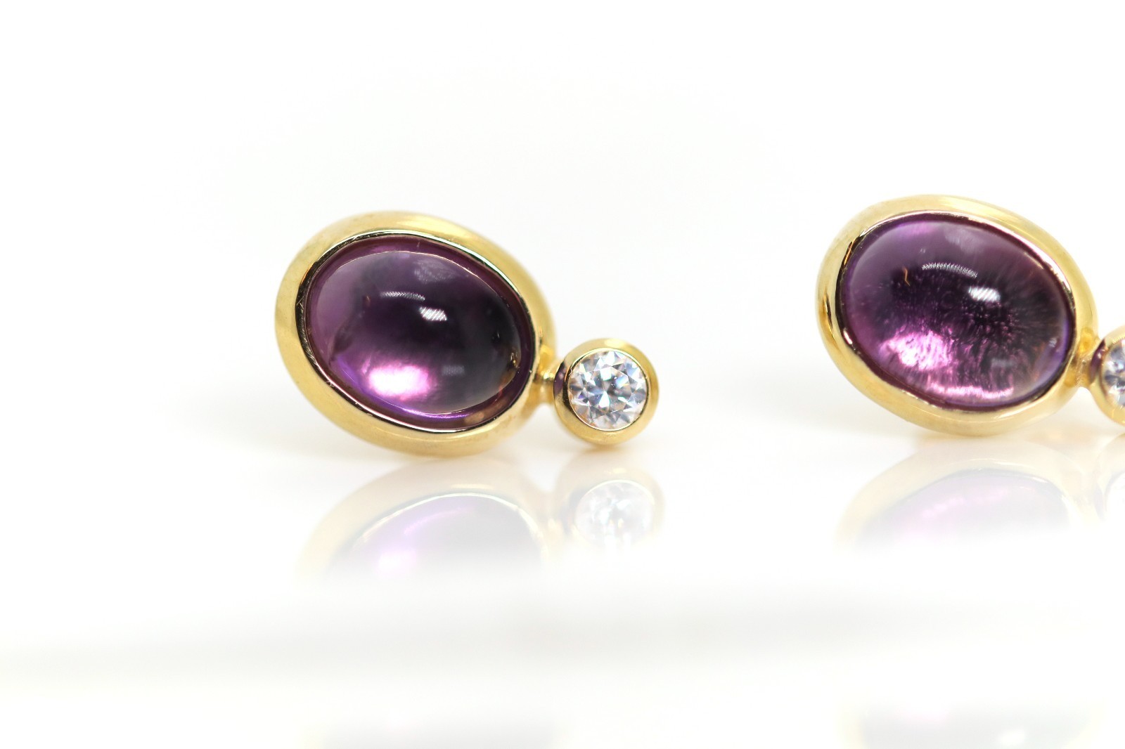 Ladies Yellow Gold Stud Earrings 8kt – 333 Purple Amethyst Cabochon + Cubic Zirconia, L: 14mm