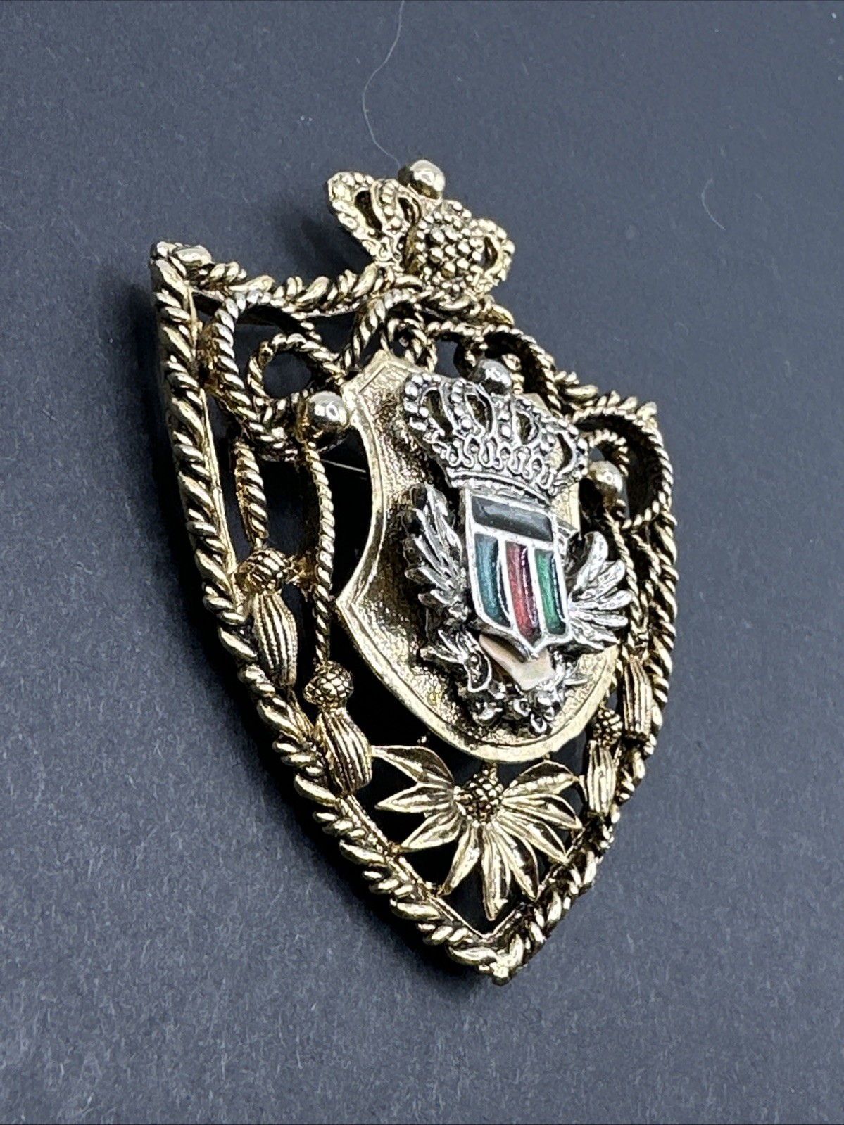 Vintage Heraldic Coat Of Arms Brooch J42