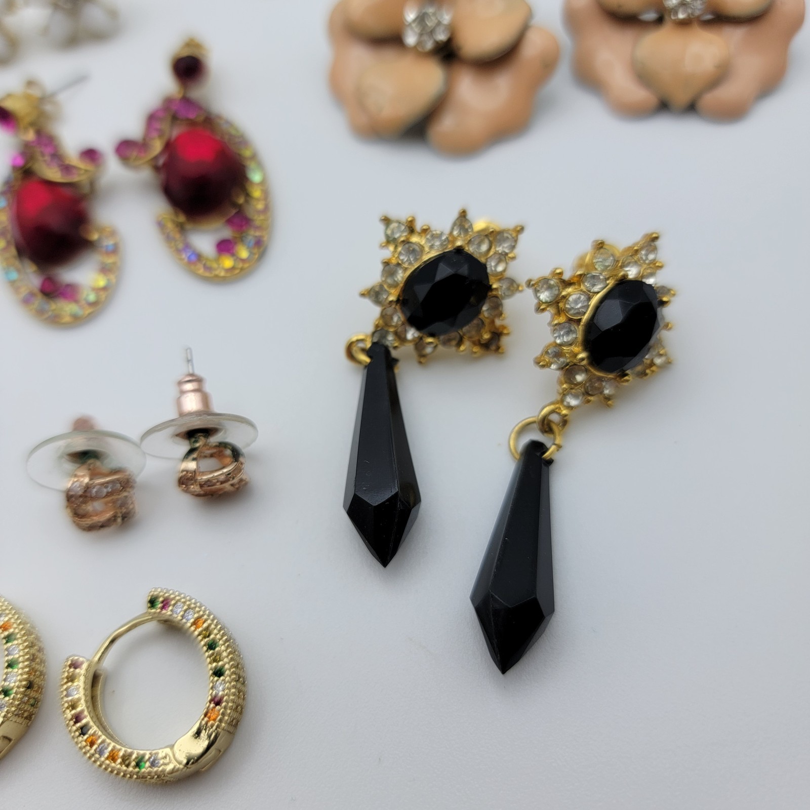 Fashion Earrings LOT 18-Pairs Style For Every Occasion Mixed Materials Mix Metal