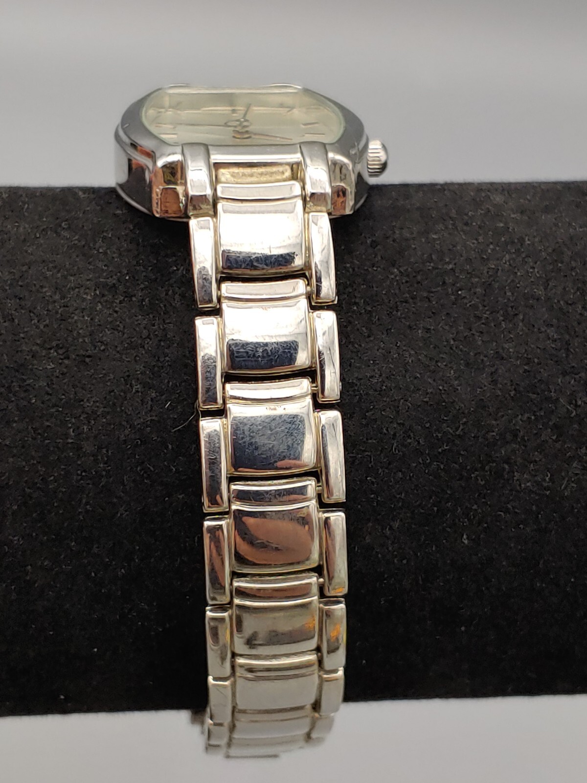 WOMEN’S Silver Toned Silver Dial Watch Minimalist 24mm Sz. 7.25in Quartz New Bat