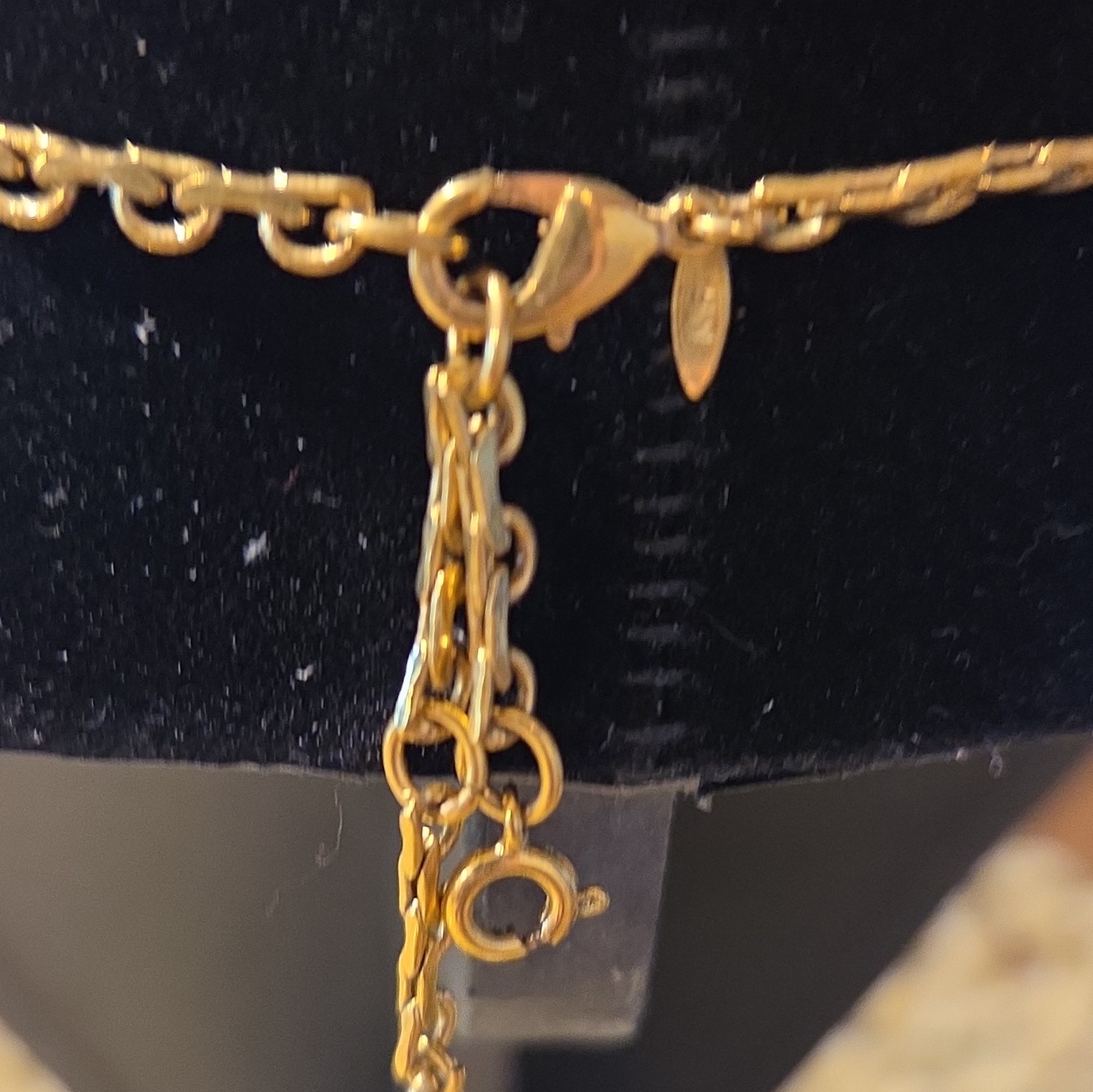 Gold-Tone Cable Chain Necklace Pink Round Glass Beaded Dangle Charms. J2