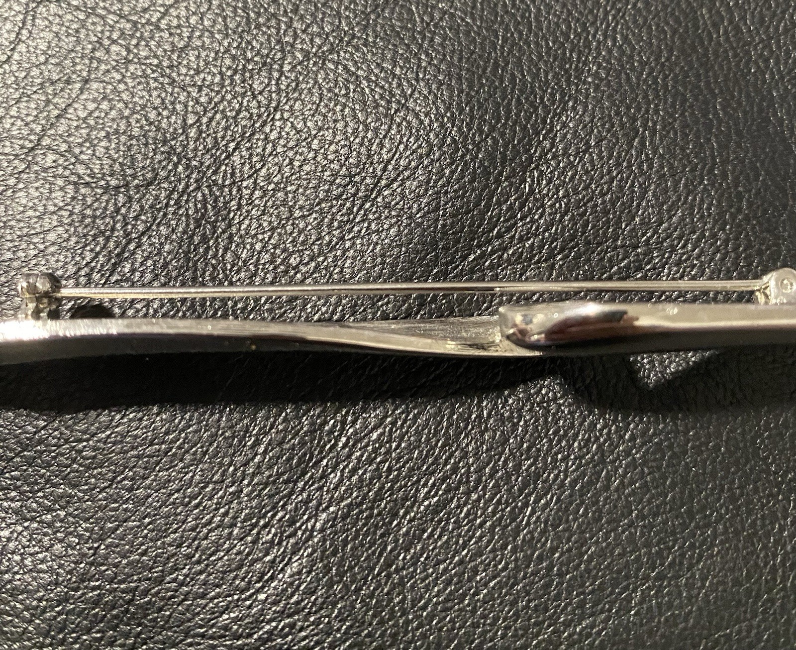 Rare 1988 Signed JJ Silver Tone Twist Ribbon Large 4.5”L Brooch Stunning Modern