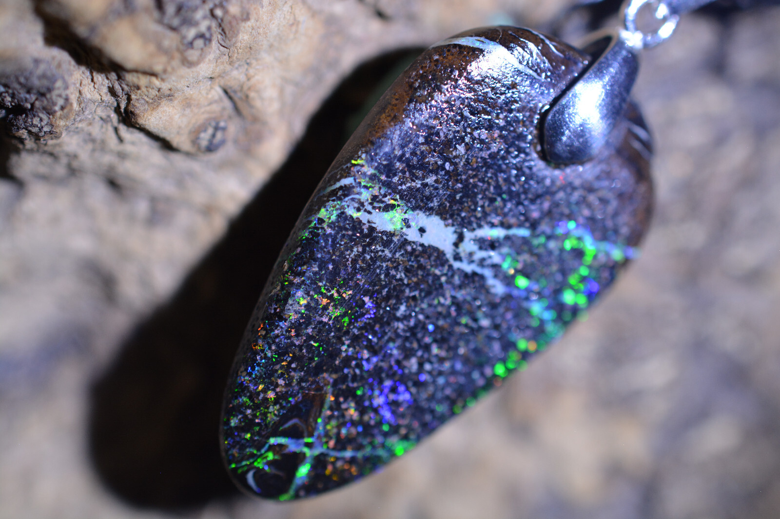 16ct 28x16x4 Top Briliant Green Koroite Sandstone Matrix Opal Necklace Australi gem