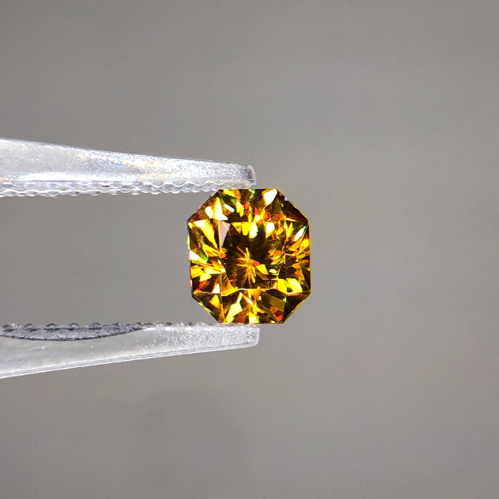 0.90 Carat Natural Full Fire Sphene Titanite Fancy Cut Gemstone For Jewelry