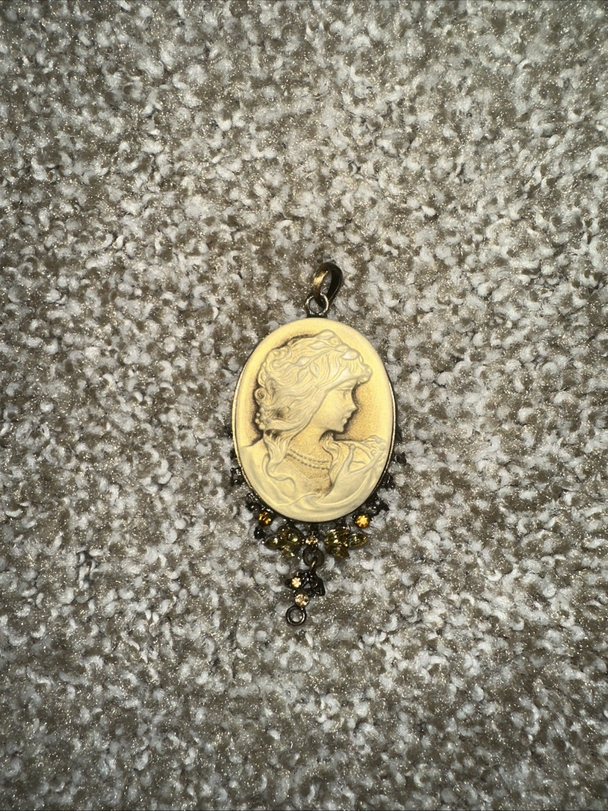 Vintage Cameo Pendant