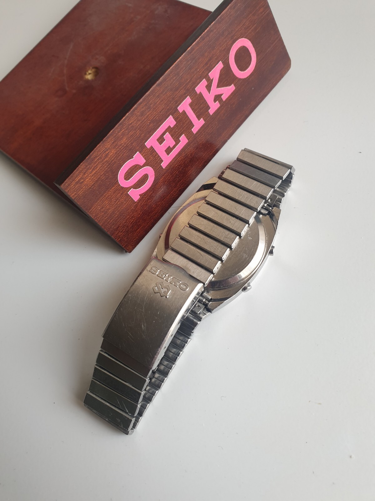 SEIKO QUARTZ A939-5010 ALARM CHRONO DIGITAL LCD DISPLAY VINTAGE.