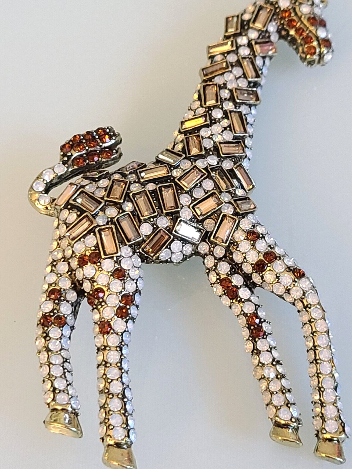 WOWSER HUGE 4 1/4 INCH HEIDI DAUS STYLE UNSIGNED GIRAFFE BROOCH PIN BEAUTY