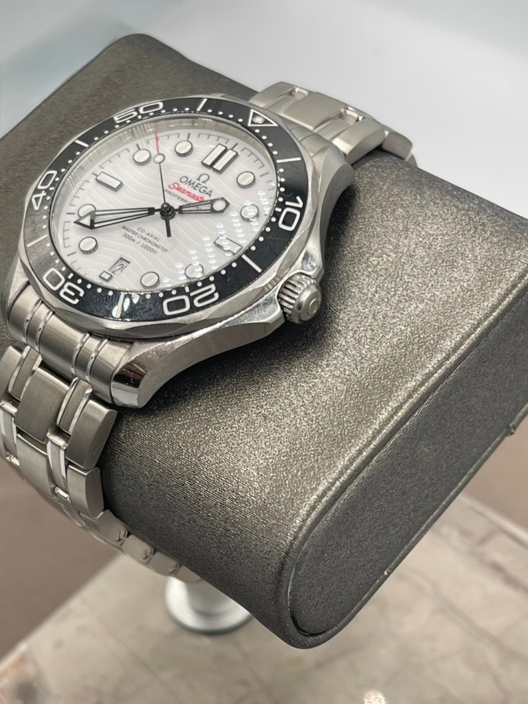 Omega White Dial Seamaster Chronometer Diver 300m 210.30.42.20.04.001 (2024)