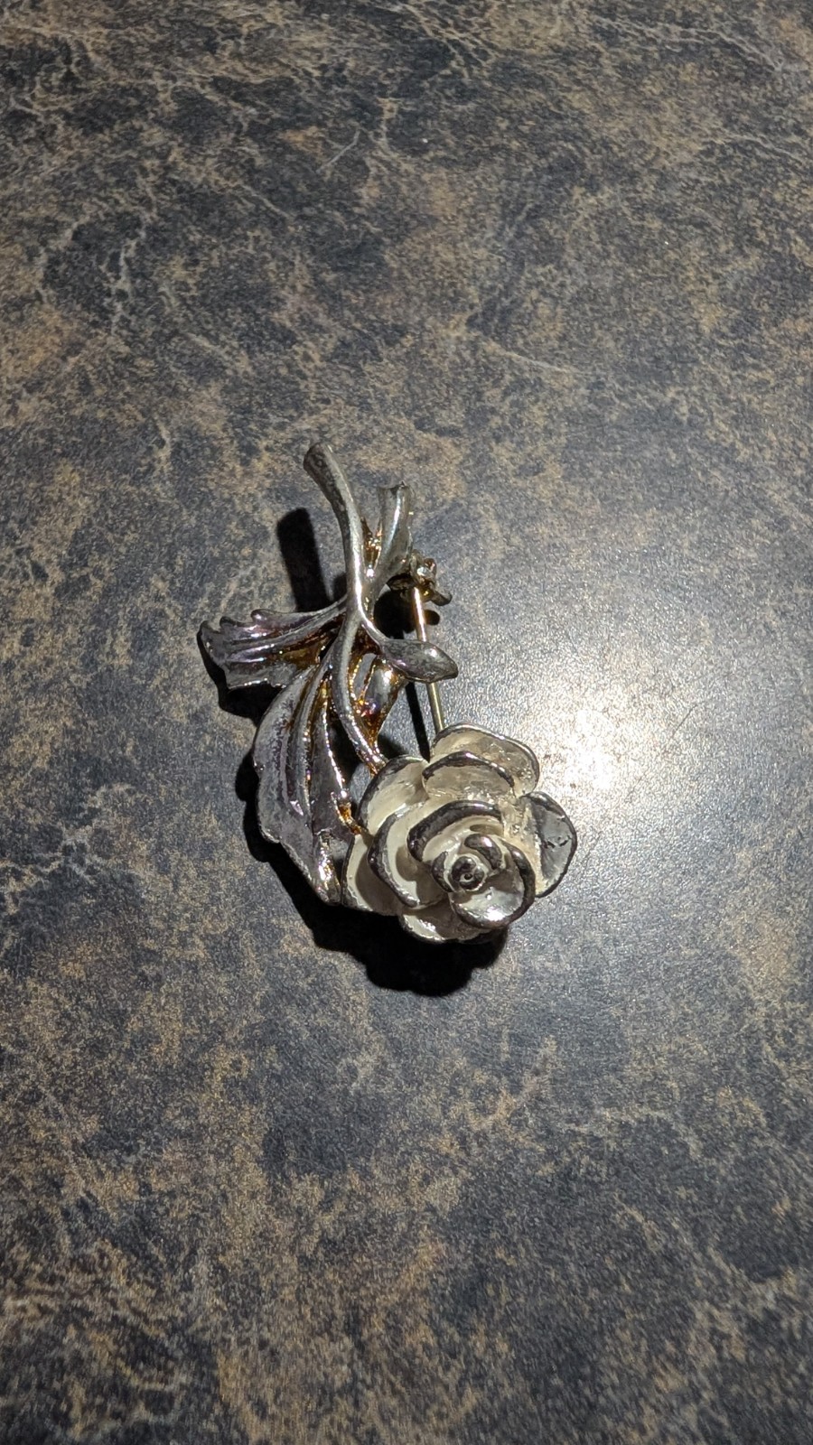 Silver Tone Rose Flower Brooch Pin Metal No Stone Flowers & Plants Theme