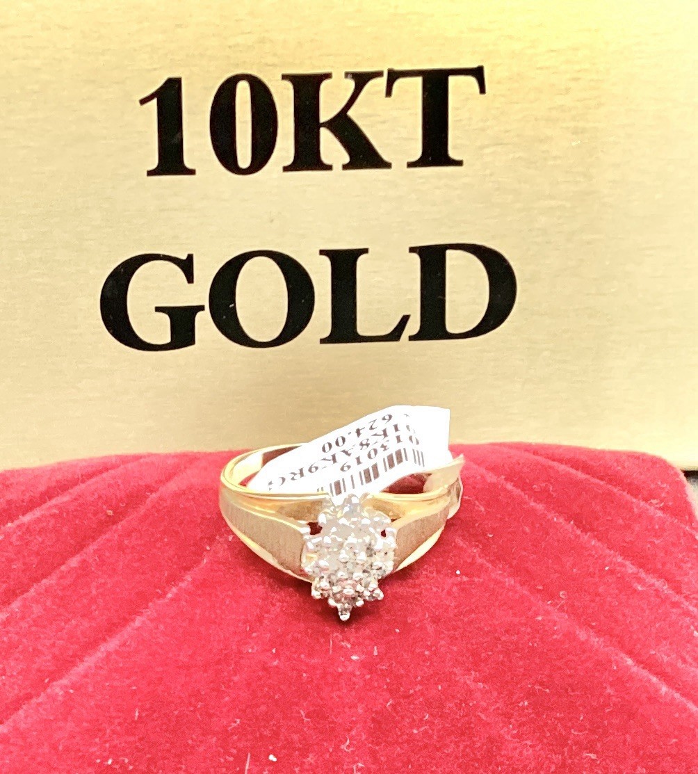 NWT 10 KT Stamped Yellow Gold Women’s 0.15 CTW Cluster Diamond Ring SZ 7.25