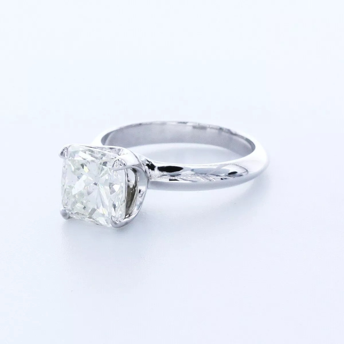 Solitaire Engagement Ring 18K Gold 2.23 Carat Cushion Lab-Grown Diamond G SI1