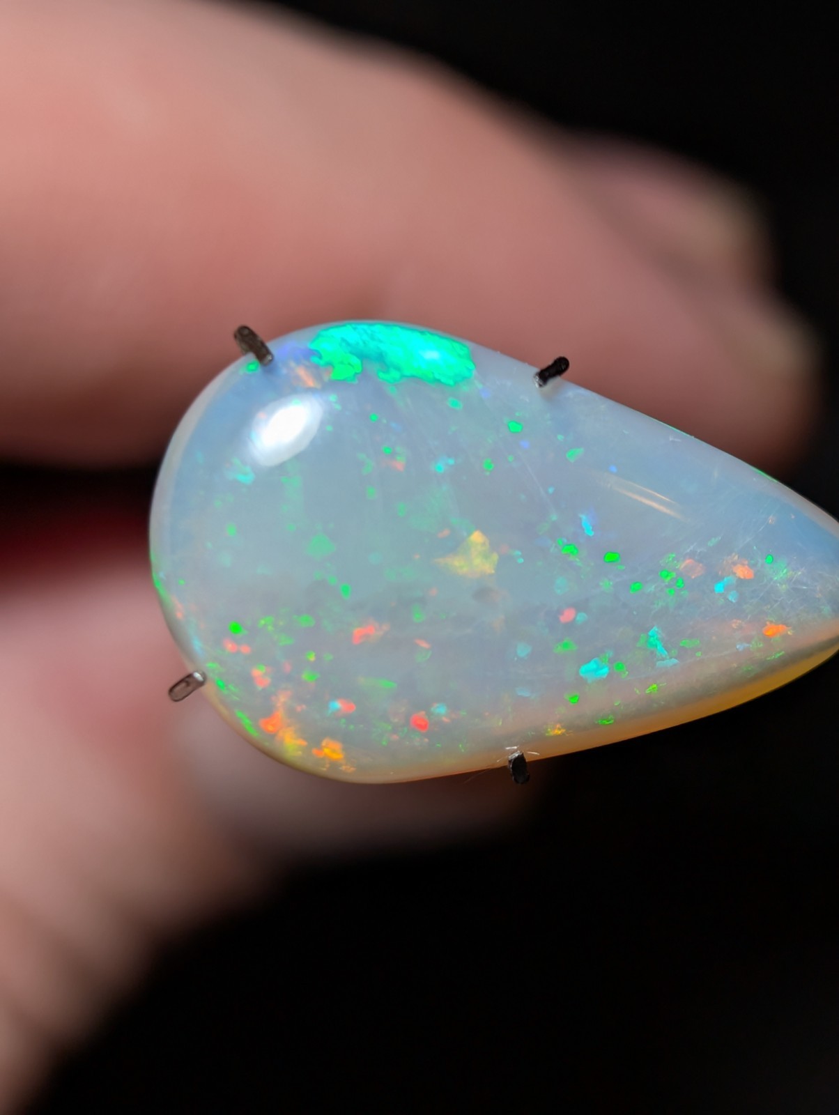 7.8 ct GEM CRYSTAL OPAL from the LAMBINA Field – 20.3×12.8×5.7mm – Australia