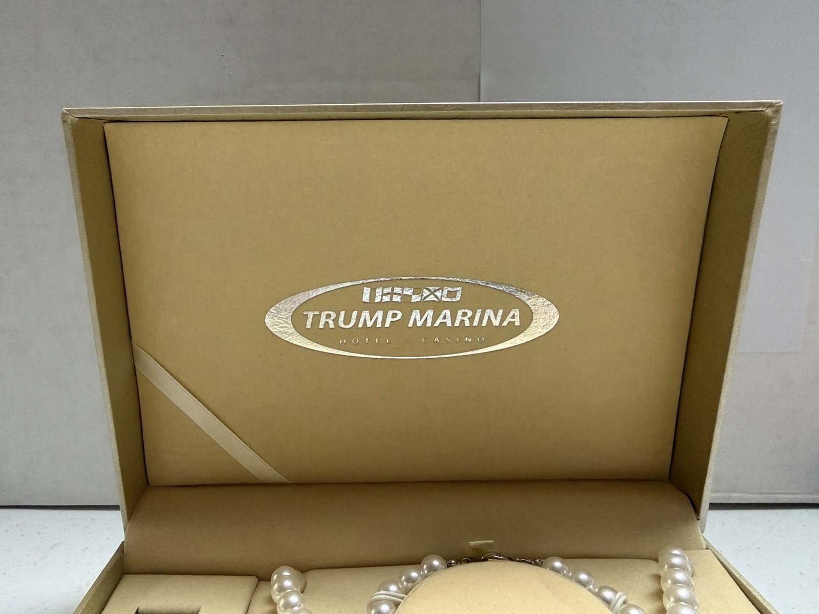 TRUMP MARINA HOTEL CASINO PEARL BRACELET NECKLACE EARRINGS WATCH SET COMB SHIP