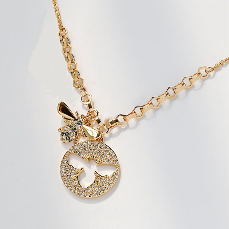 Swarovski Charming Little Bee Necklace Fashionable Simple Round Hollow Bee