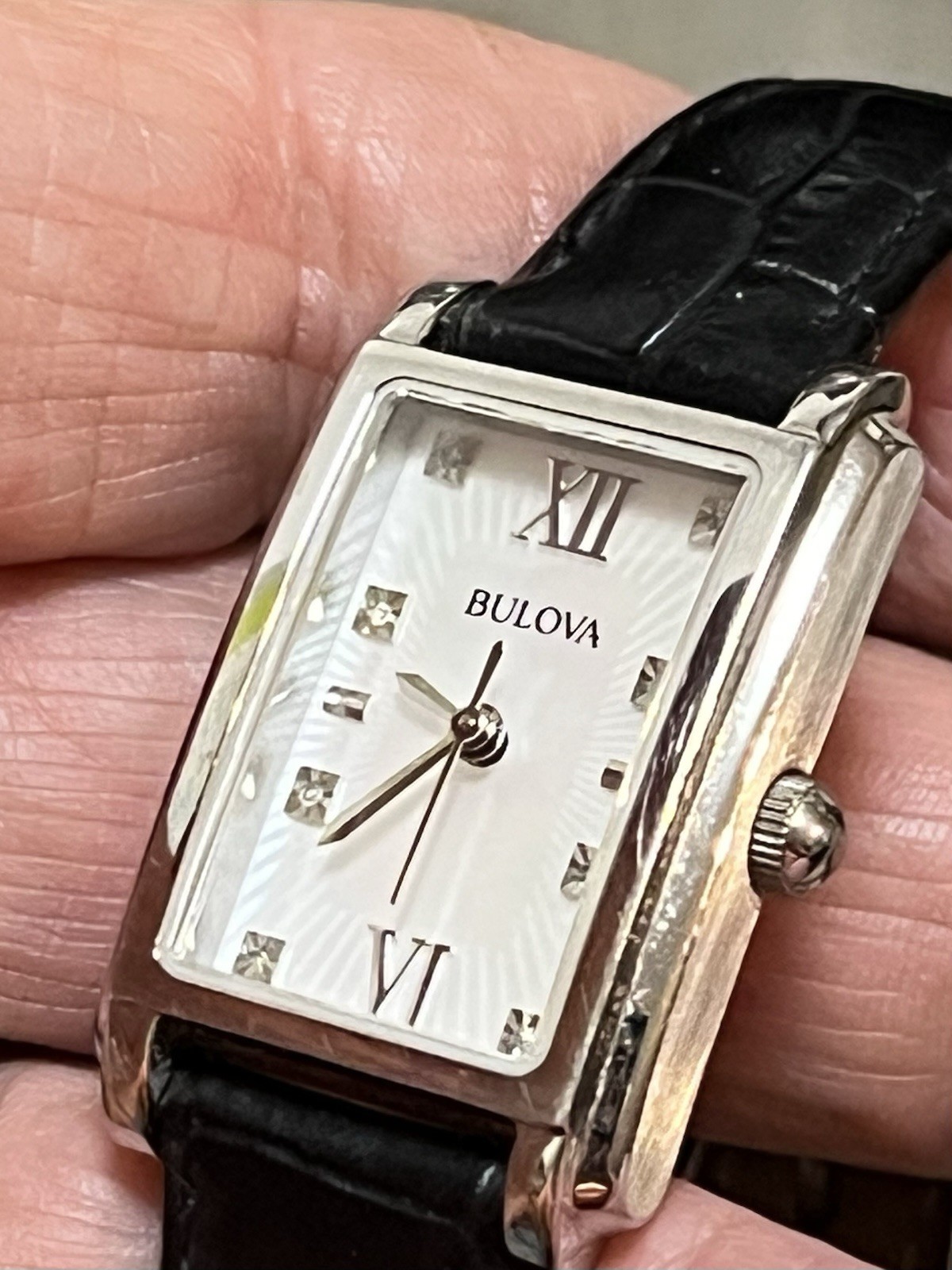 Bulova w/ Sapphire Crystal & Genuine Leather Band. Case 21.5 mm/band 6.5 Inches