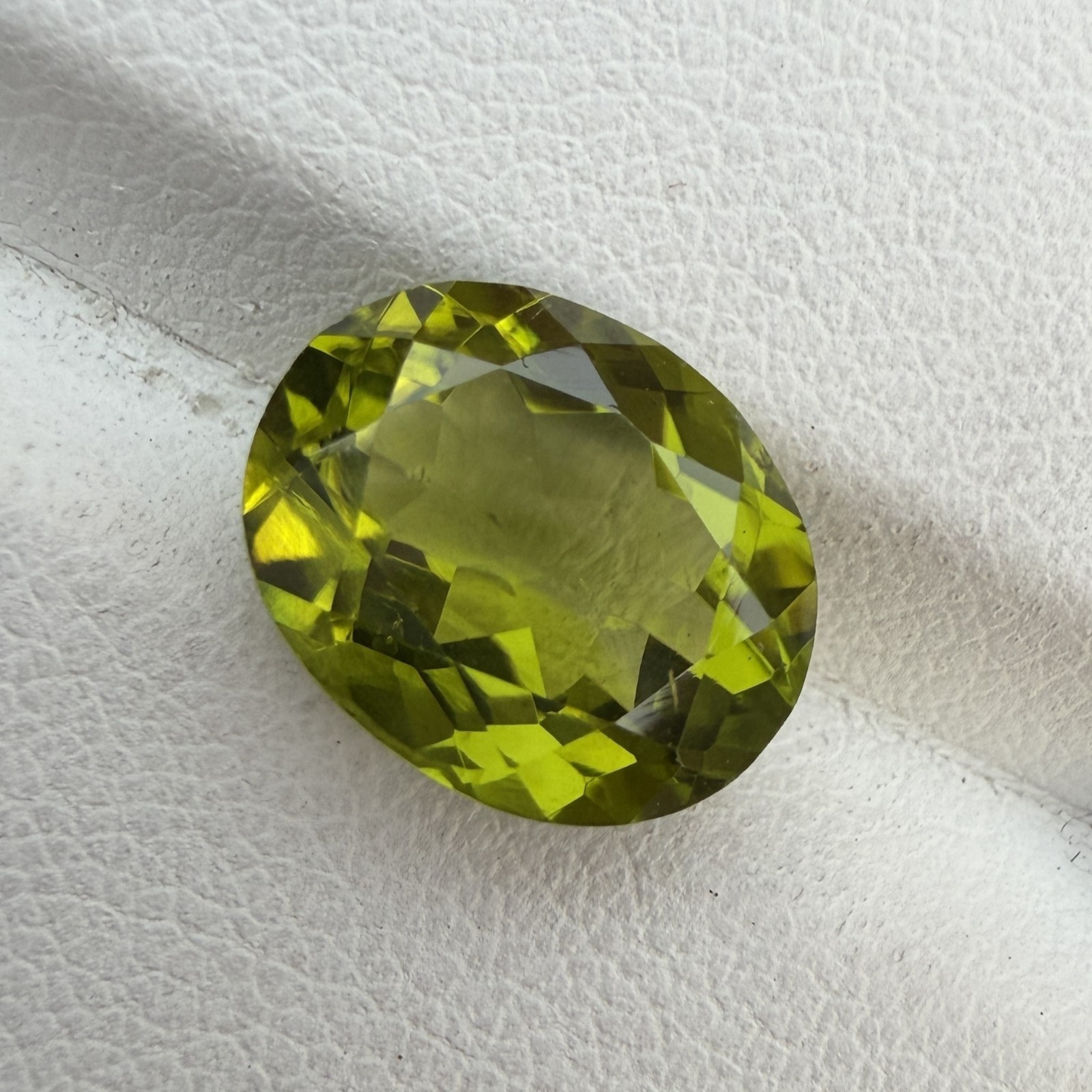 Oval Cut Natural Peridot Semi-Precious Gemstone, Weight: 3.90 Carats