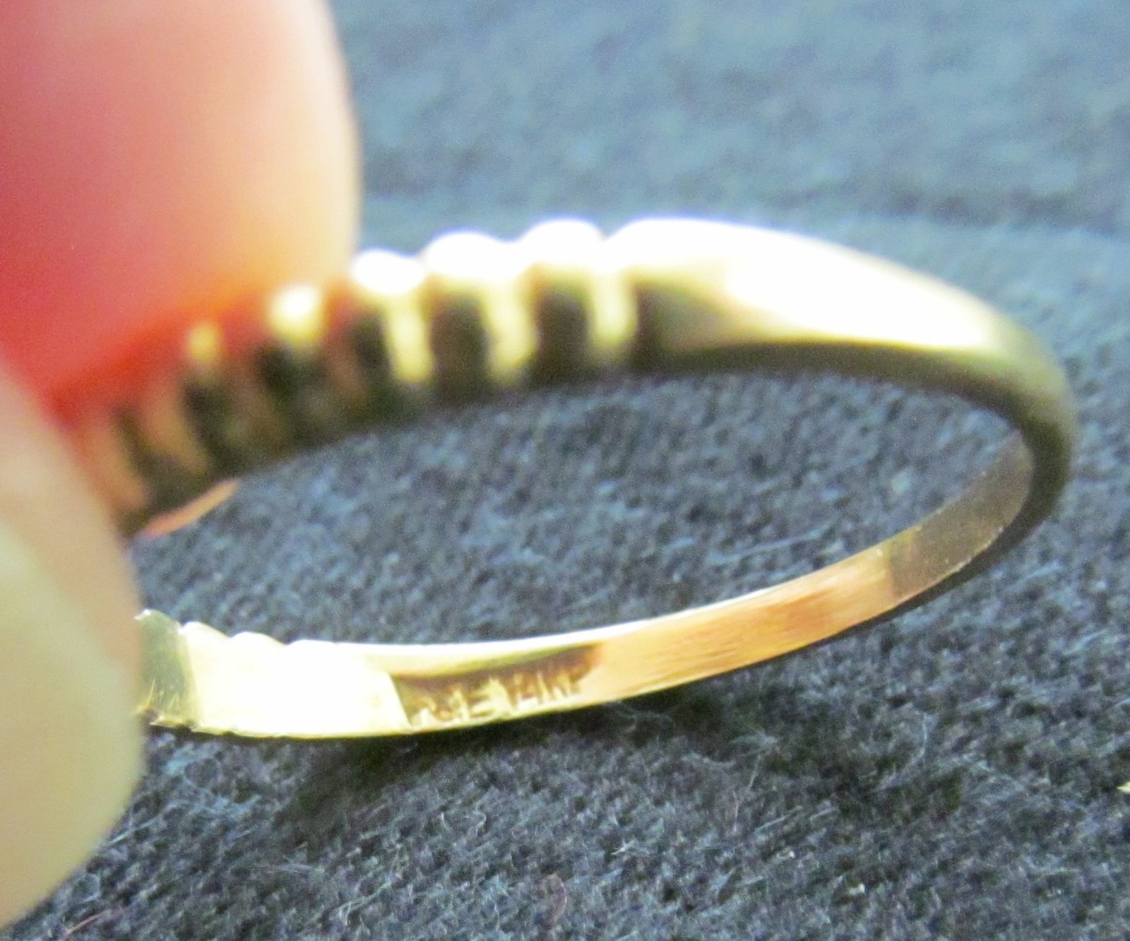 EHJ Beautiful 14k Yellow Gold Ribbed Band Ring Size 7 3/4 Weighs 2 grams