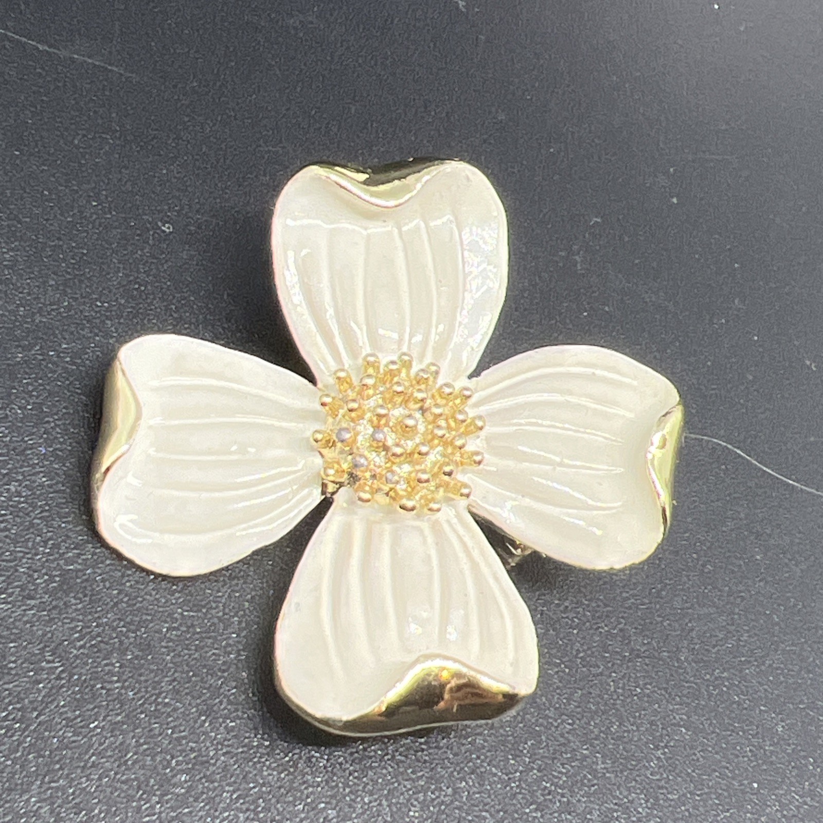 Vintage Signed GERRY’S Dogwood Flower Brooch Pin White Enamel Gold Tone