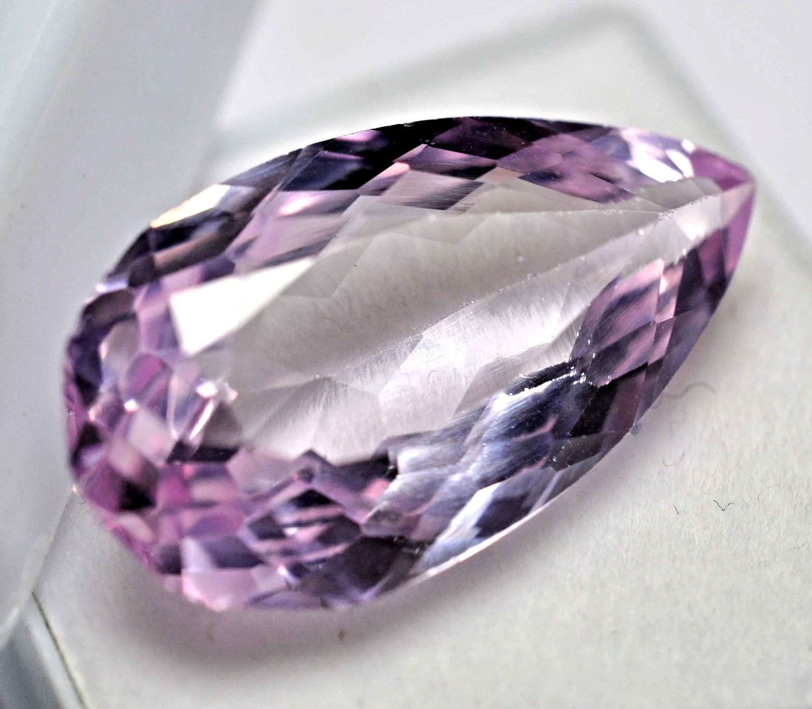 Natural 16.65 Ct Pear Cut Bijoux Soft Pink Sapphire GIE Certified Loose Gemstone