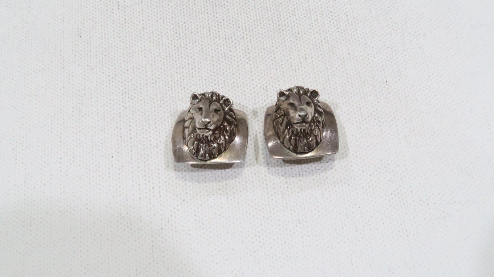 Rare Susan Cummings sterling lion endangered species Africa 925 clip on earrings