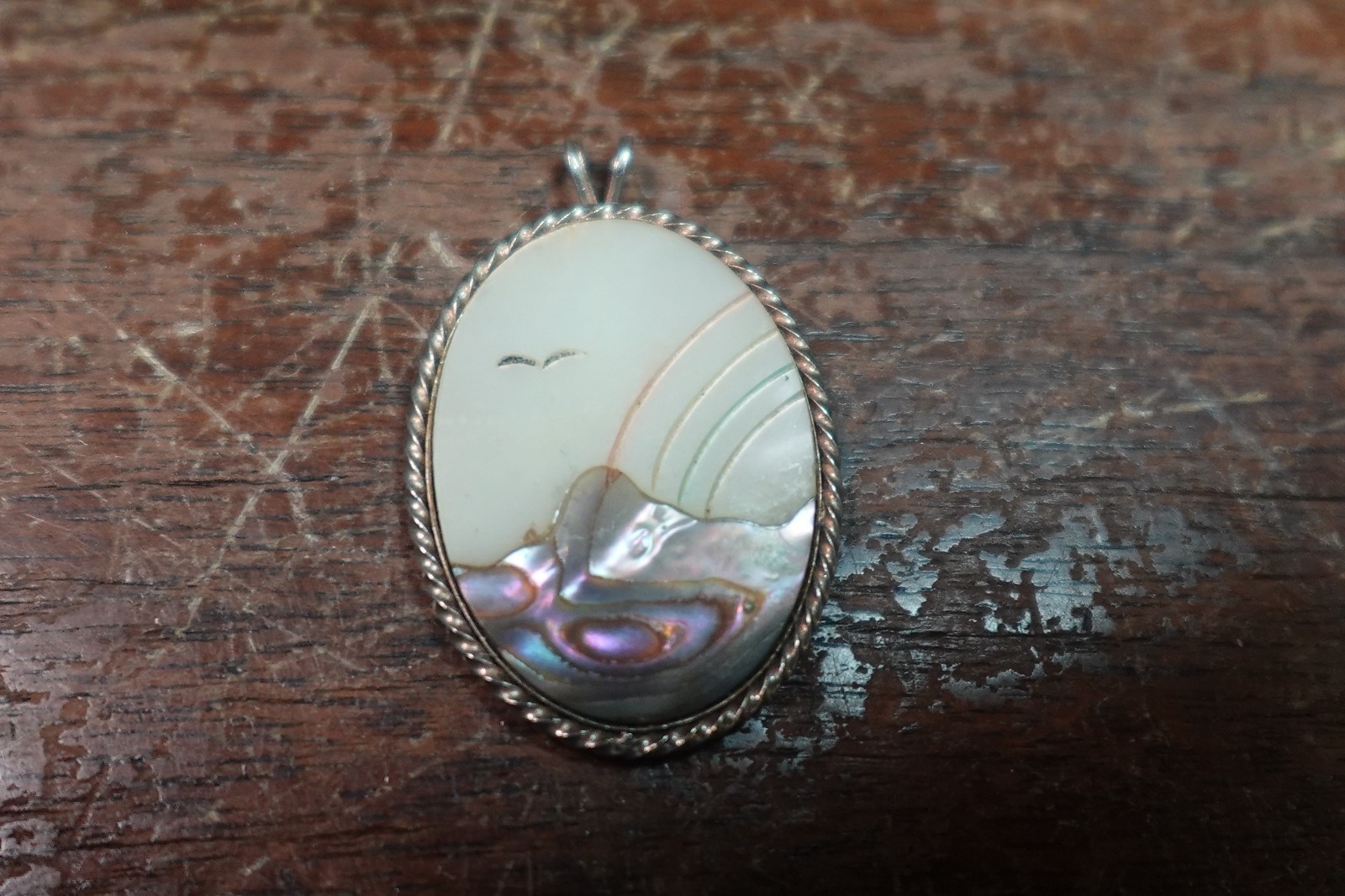 1.5″ ABALONE PENDANT MOUNTAIN W BIRD RAINBOW DESIGN