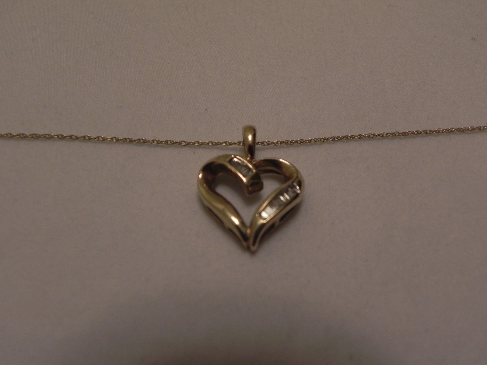 10K Gold Chain with 10K Gold Heart Pendant/Diamonds