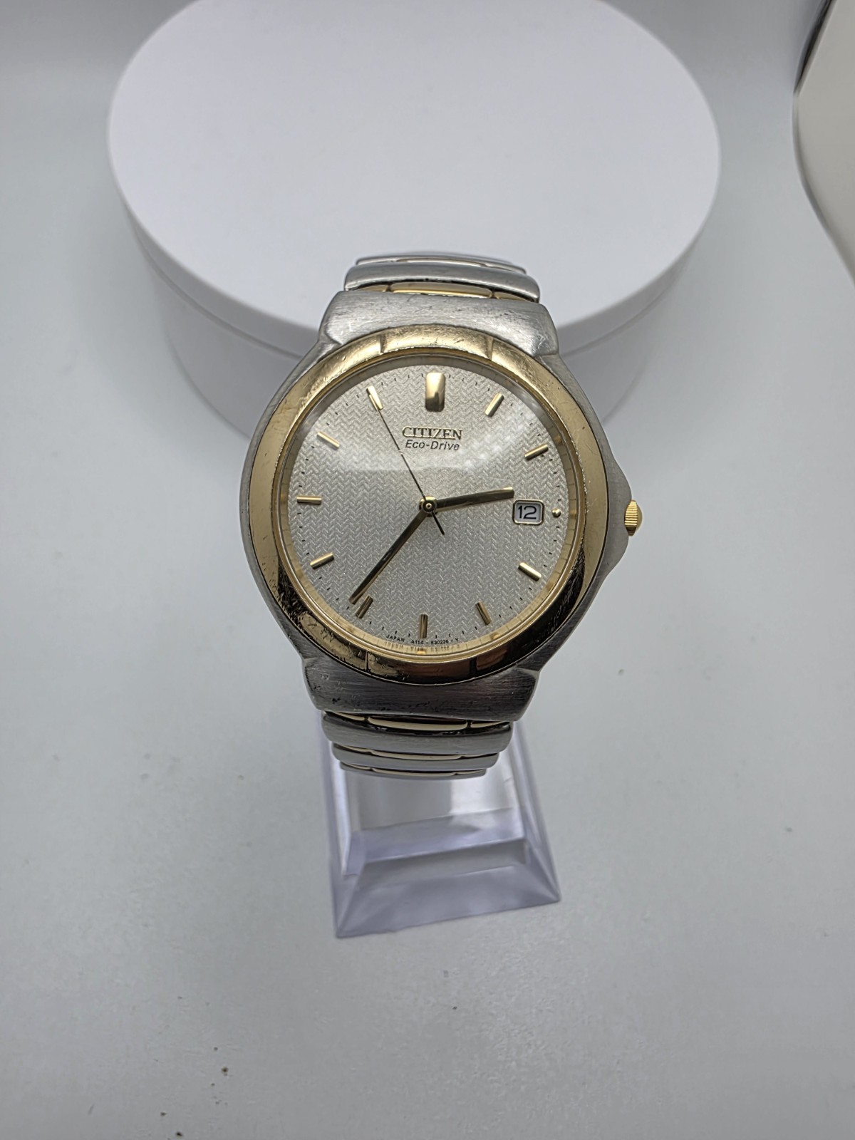 Citizen Eco-Drive A114 Two-Tone Date Men’s Watch Silver Gold Clean Running