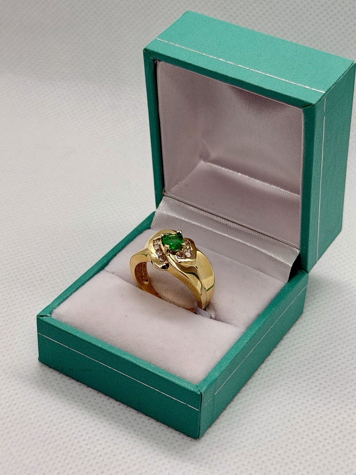 14K Yellow Gold Emerald Diamond Ring 0.45ct EM 0.27ct D 5.8g