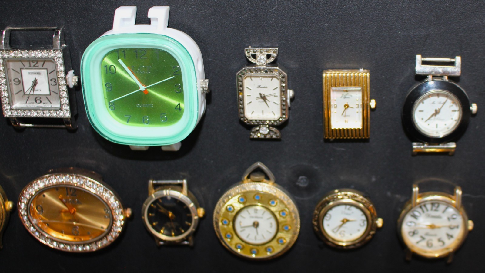 LOT OF 33 VINTAGE MALE AND FEMALE WATCHES