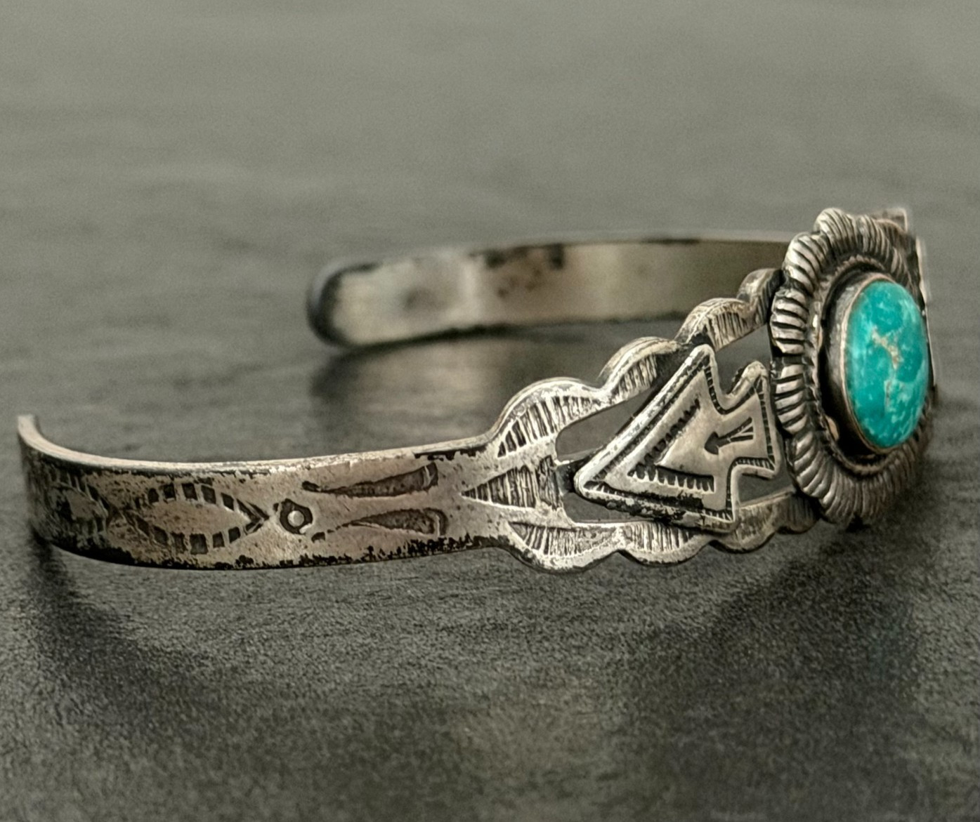 Vintage FRED HARVEY era Navajo ARROW HEAD Turquoise Sterling Bracelet 6.75in