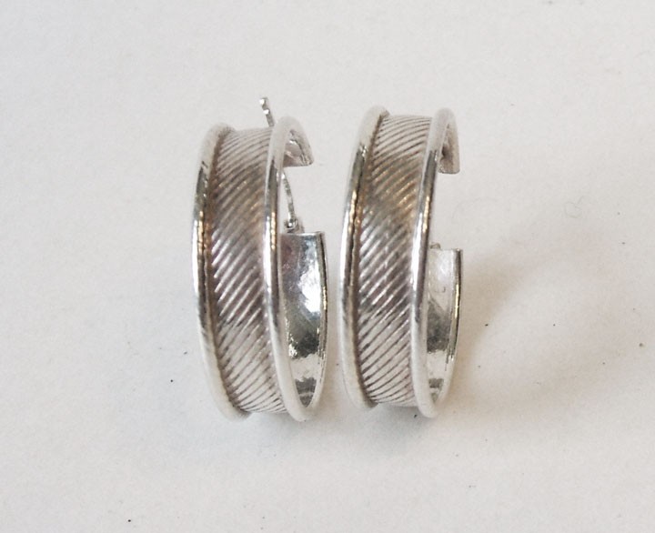 Sterling Silver Hoop Pierced Earrings Diagonal Pattern Latch Back 925 Italy 6.5g