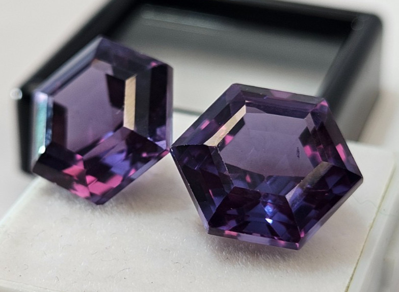 Alexandrite Hexagon Cut 21-22 Ct Colour Changing Natural Pair Gemstone FR-168