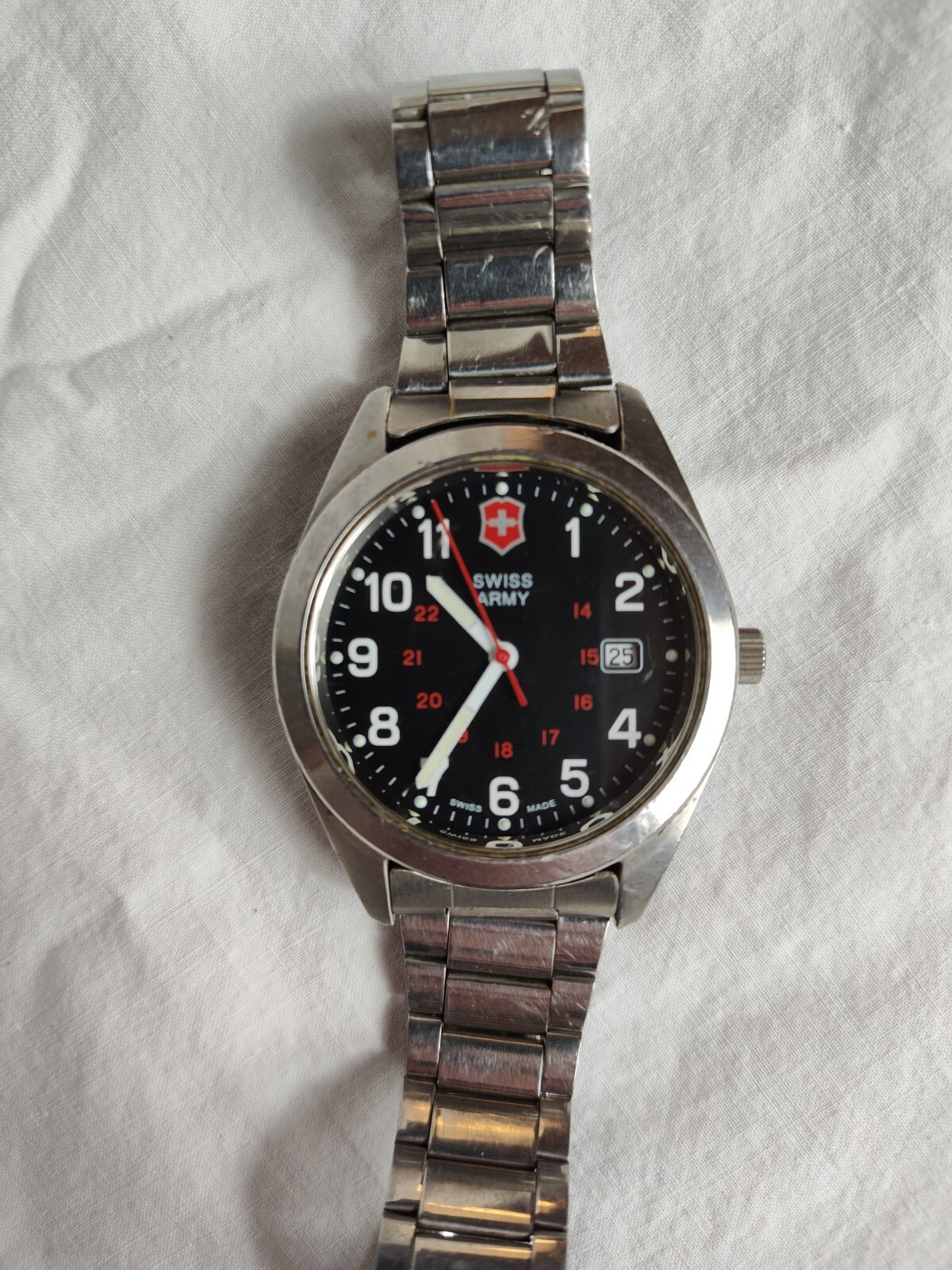 Victorinox Swiss Army Mens Garrison Black Dial Watch – orig band and NEW BATTERY