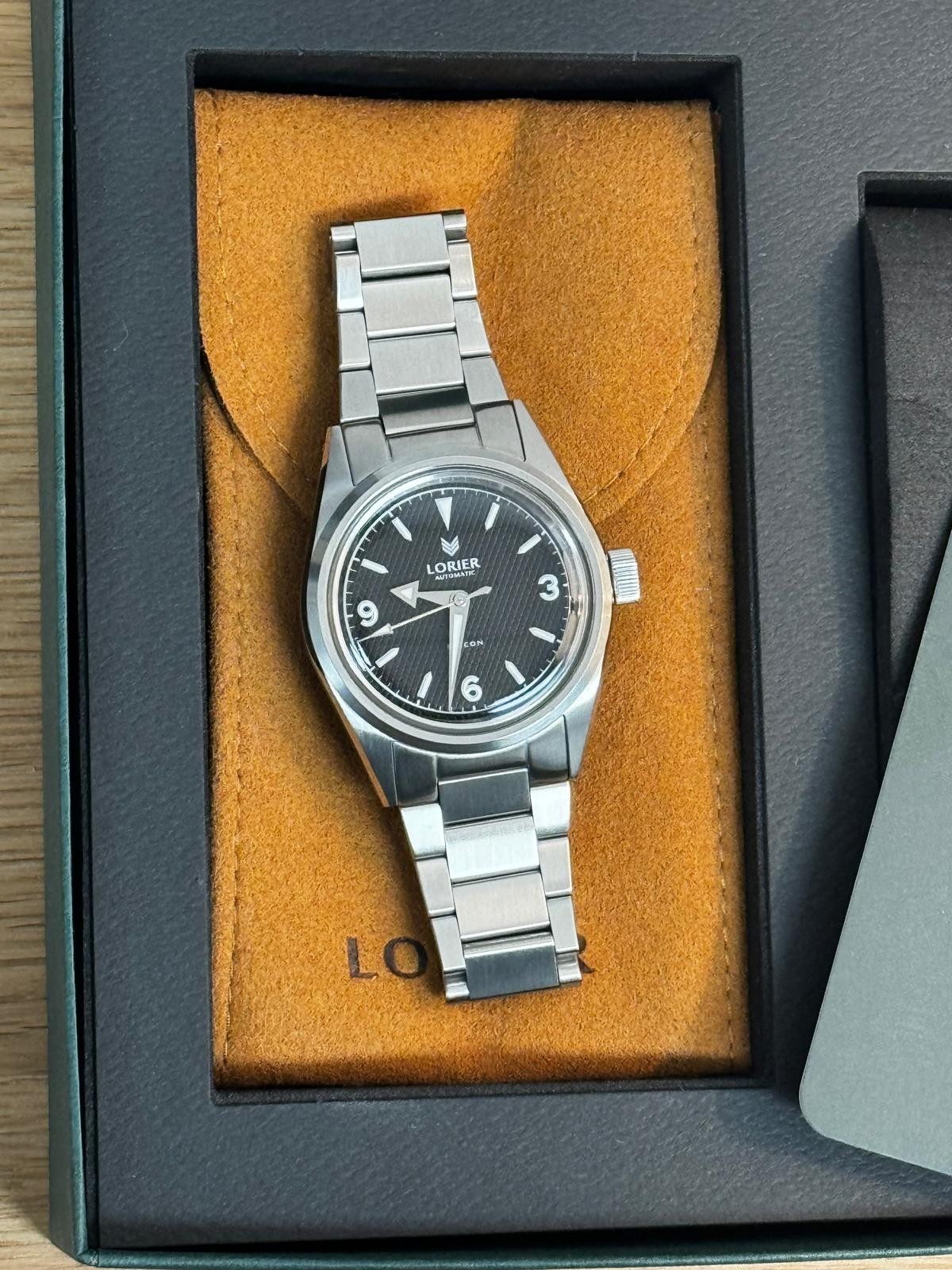 LORIER FALCON SERIES III / 36mm / Black Honeycomb dial / Superluminova markers