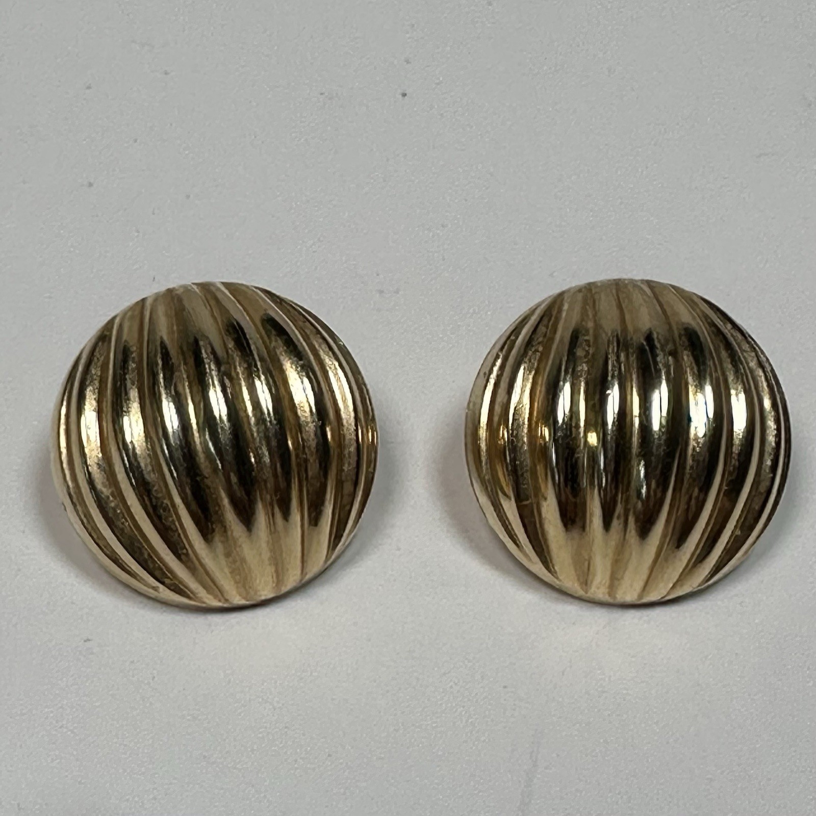 Vintage Carla 14K Gold Ribbed Dome Button Stud Earrings 2.4 Grams