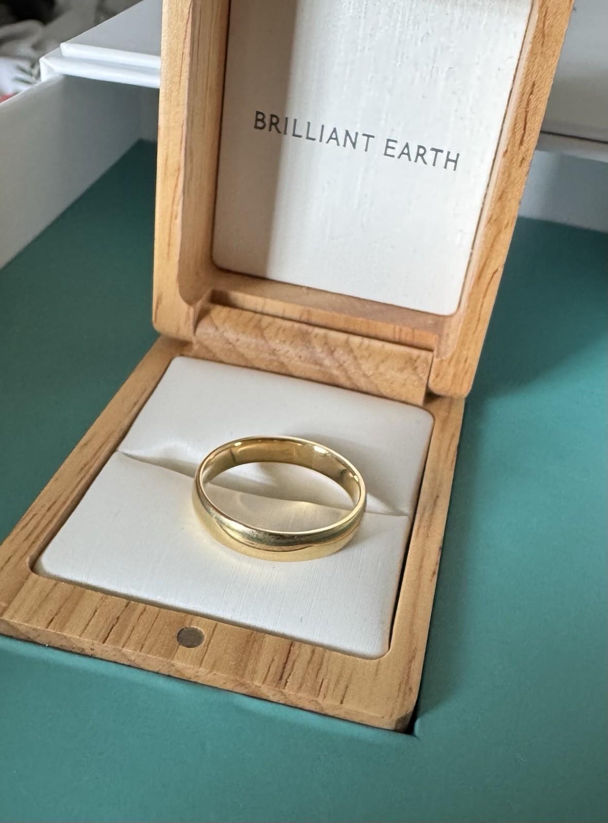 Brilliant Earth 18K Gold Wedding Band 4mm Slim Profile Size 9 New With Box