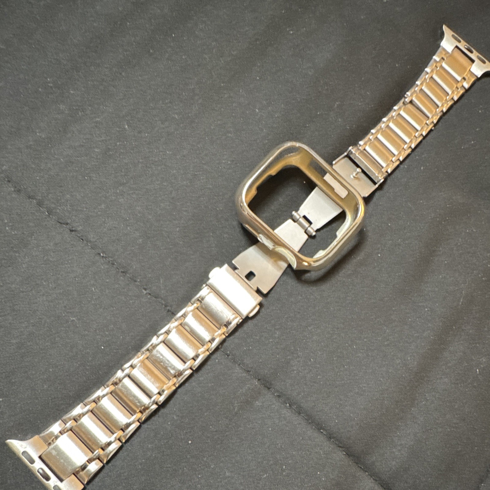 Silver-Tone Metal Wristwatch Silver Case & Bracelet Band with Clasp Unisex