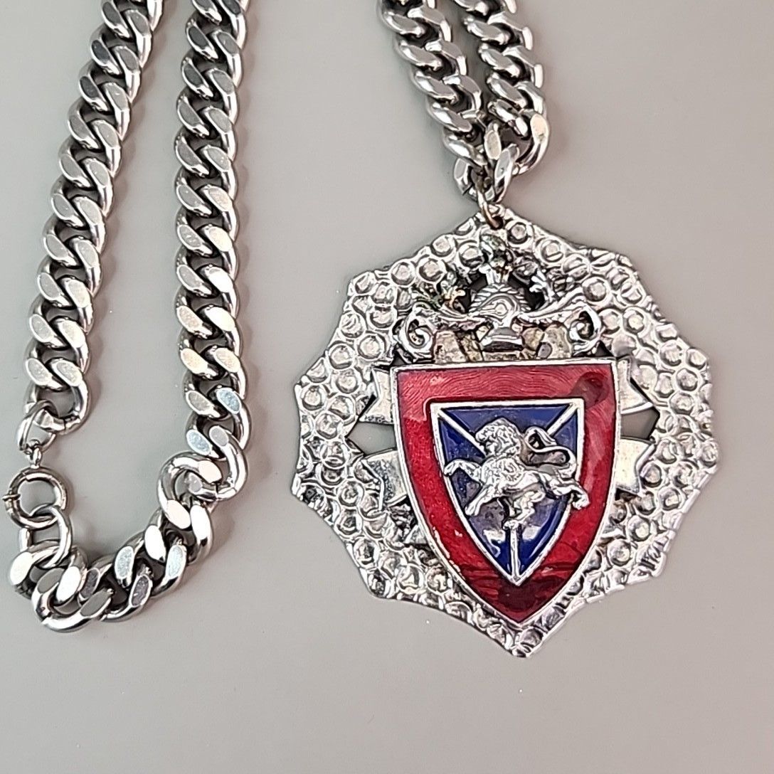 Vintage Shield Pendant Necklace Lion Coat of Arms Heraldic Silver Tone 16″