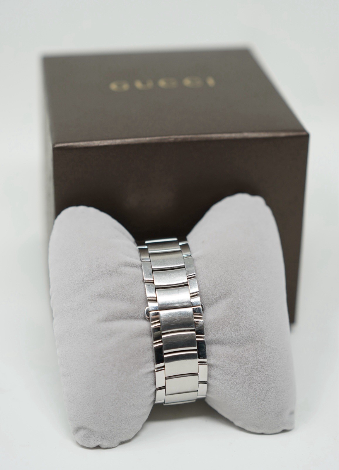 Gucci 8500M Swiss Quartz Gray Dial Silver Stainless Steel Unisex Watch 34mm