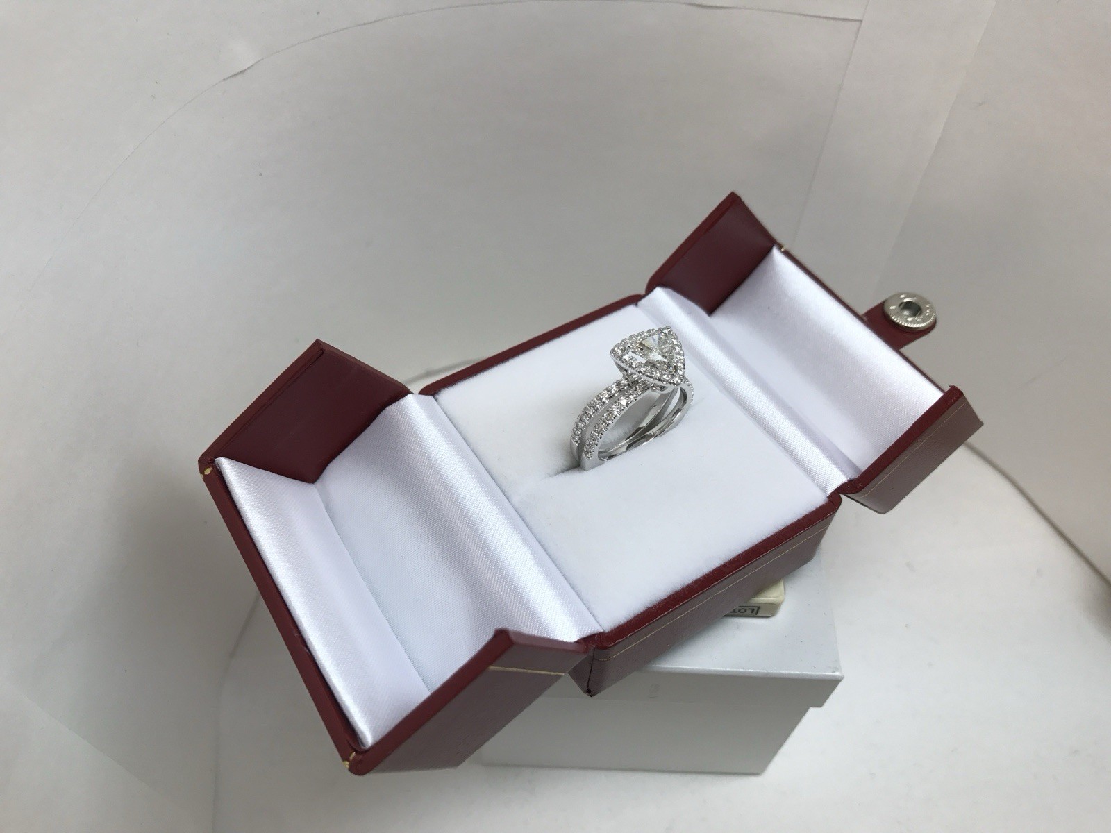 LADY’S 1.95CT G COLOR TRILLION ROUND DIAMOND ENGAGEMENT RING 18K WHITE GOLD