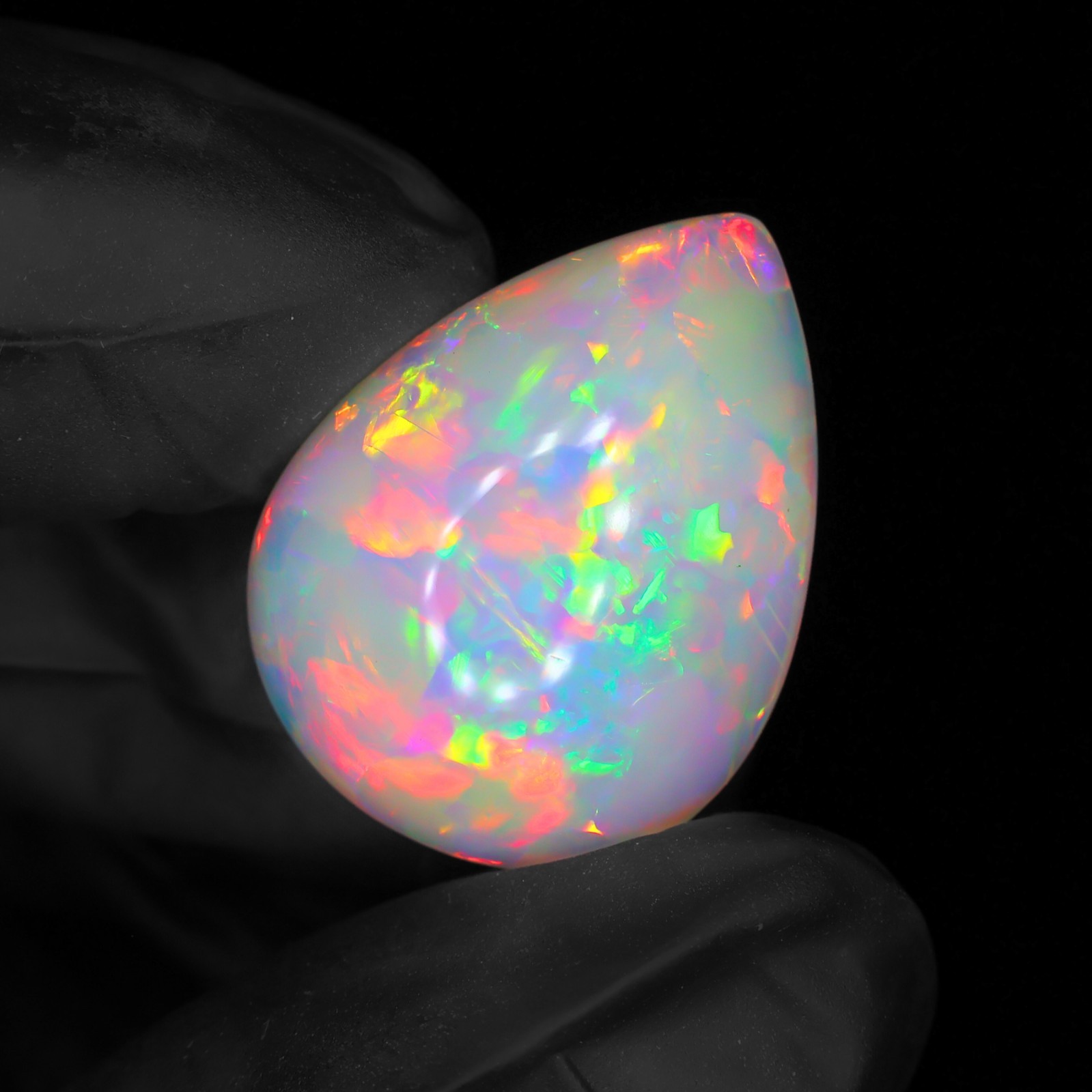 Natural Opal Cabochon 22.65 Ct Natural Welo Opal Gemstone 25x19x10mm