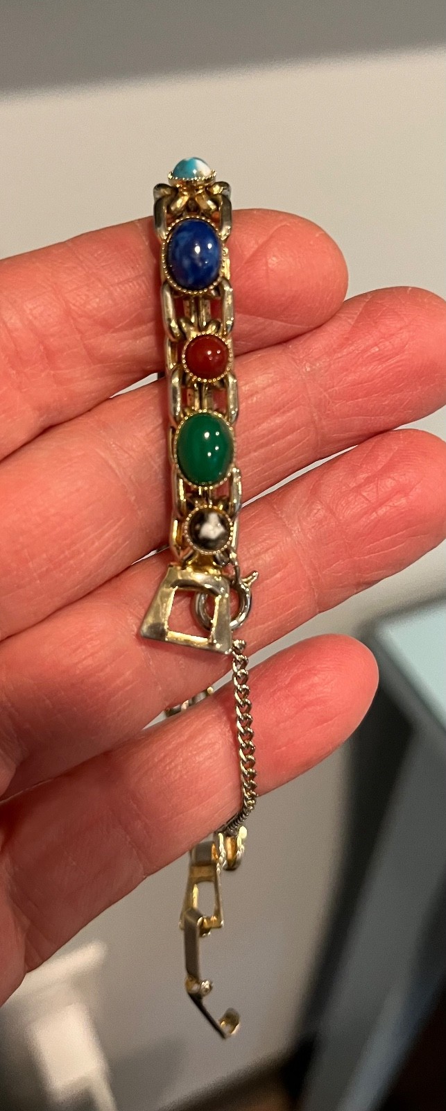 Vtg GREEN/BLUE/RED/BLACK Carbochon Gold Plated Link BRACELET 7″ (Missing Stone)