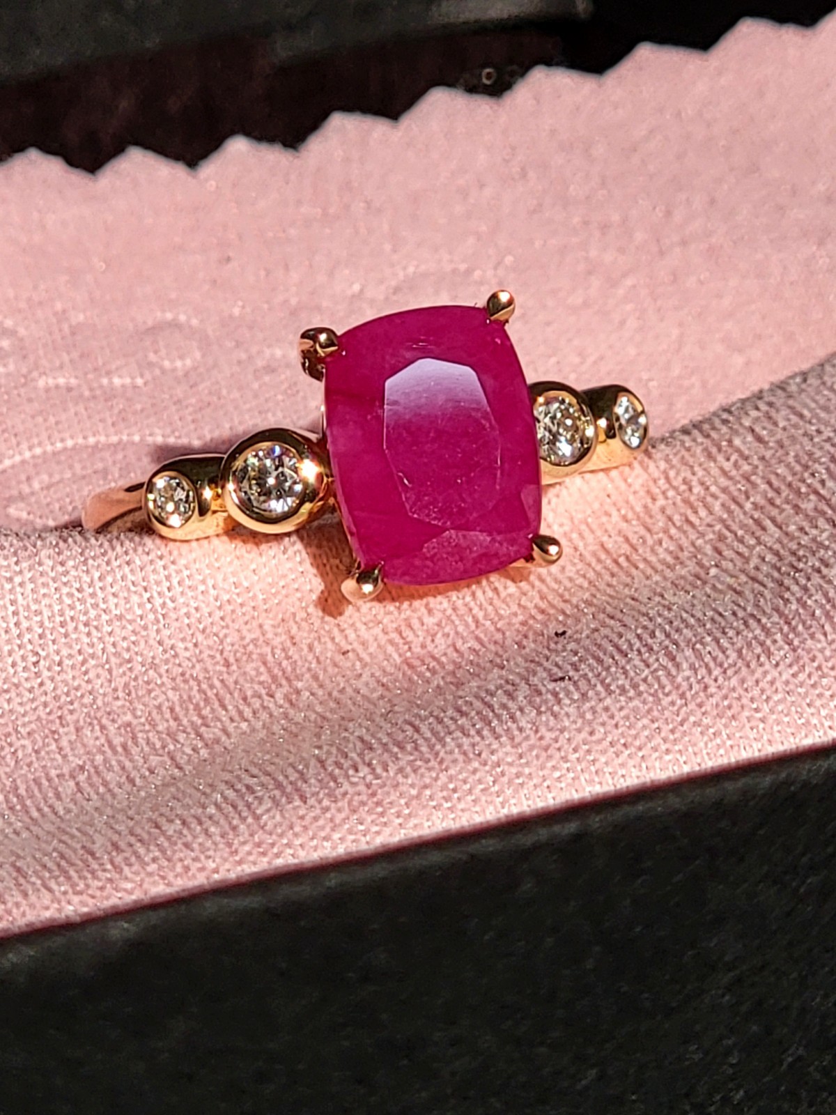10K Yellow Gold 2.25 ctw Natural (heated only) Ruby 0.17 Diamond Ring Size 6 NEW